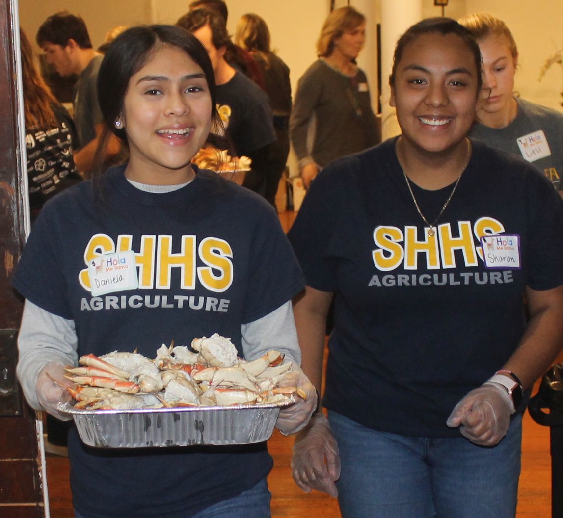 Daniela Mendoza and Sharon Lagunas